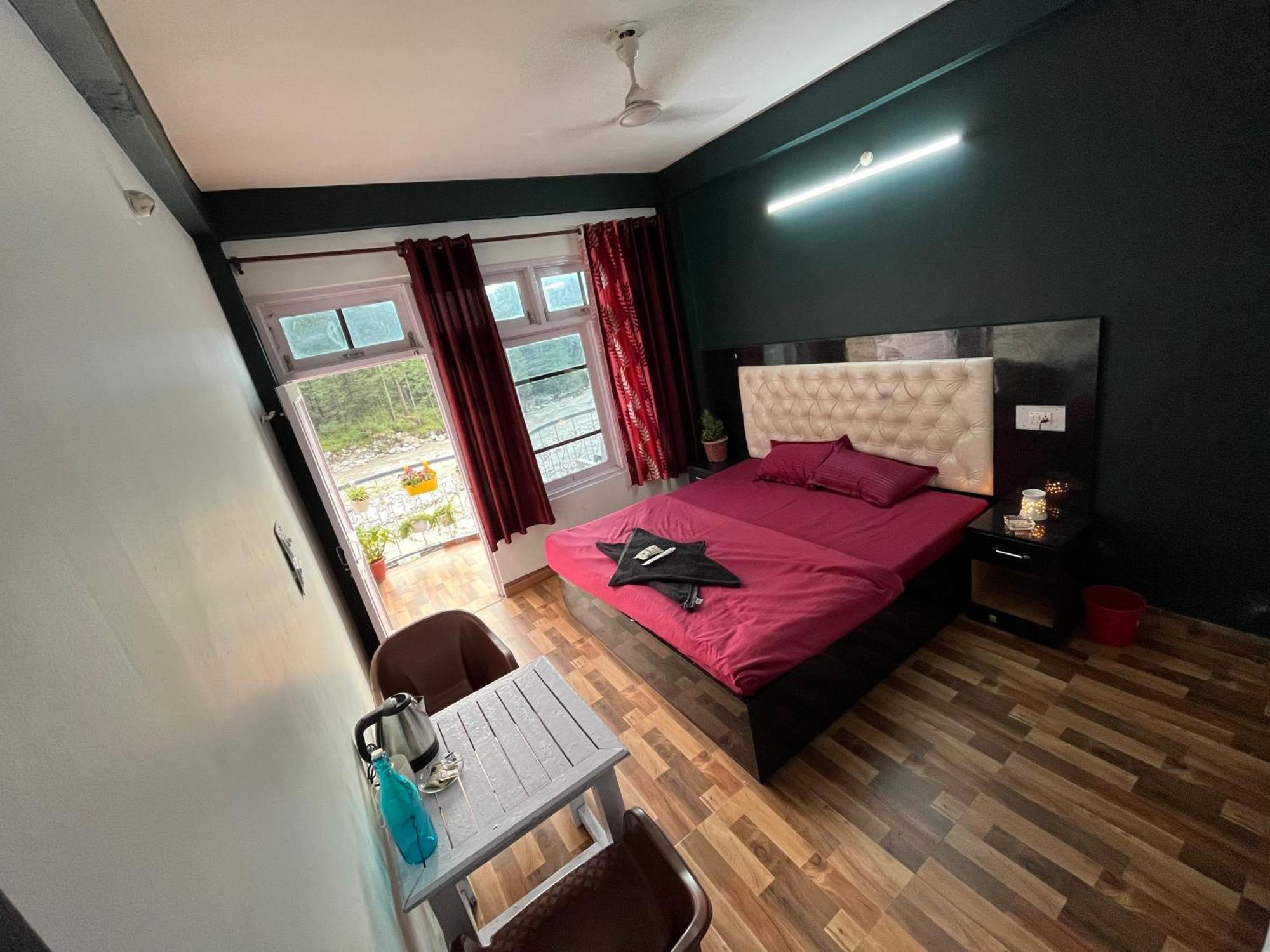 Shanti Cafe & Hostels Kasol Ngoại thất bức ảnh