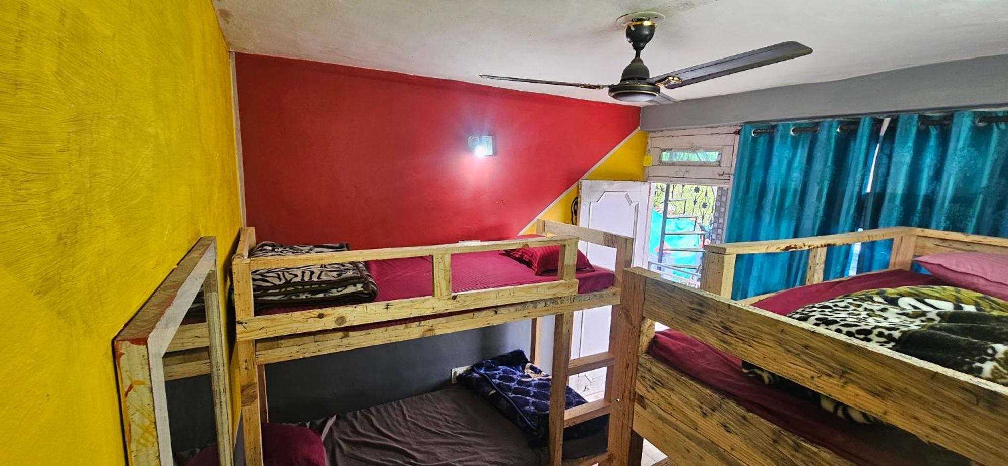 Shanti Cafe & Hostels Kasol Ngoại thất bức ảnh